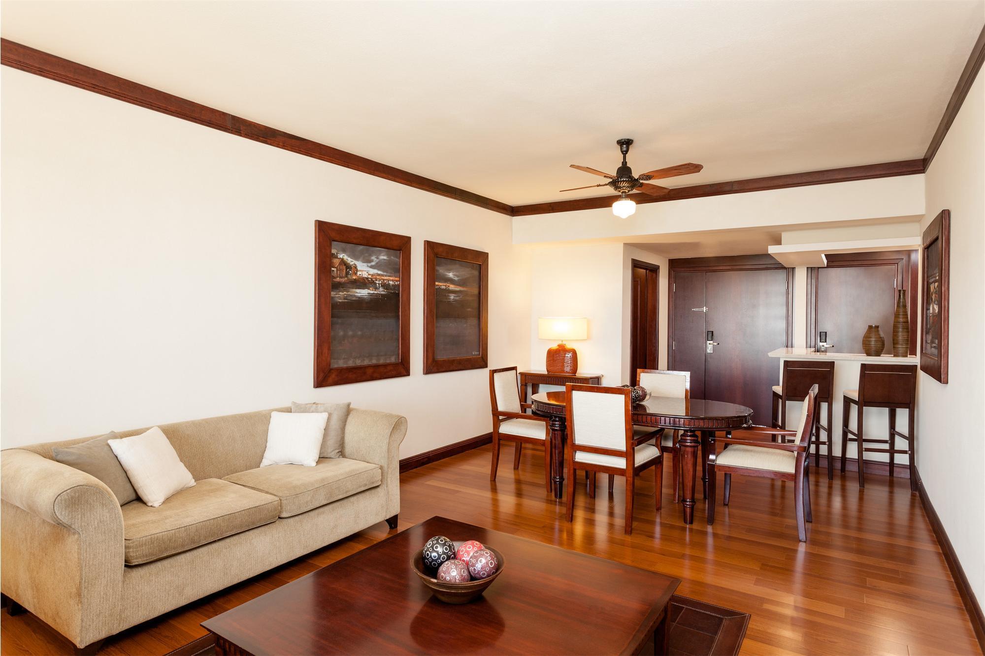 Sheraton Colonia Golf & Spa Resort Colonia del Sacramento Exteriér fotografie A living room with a ceiling fan