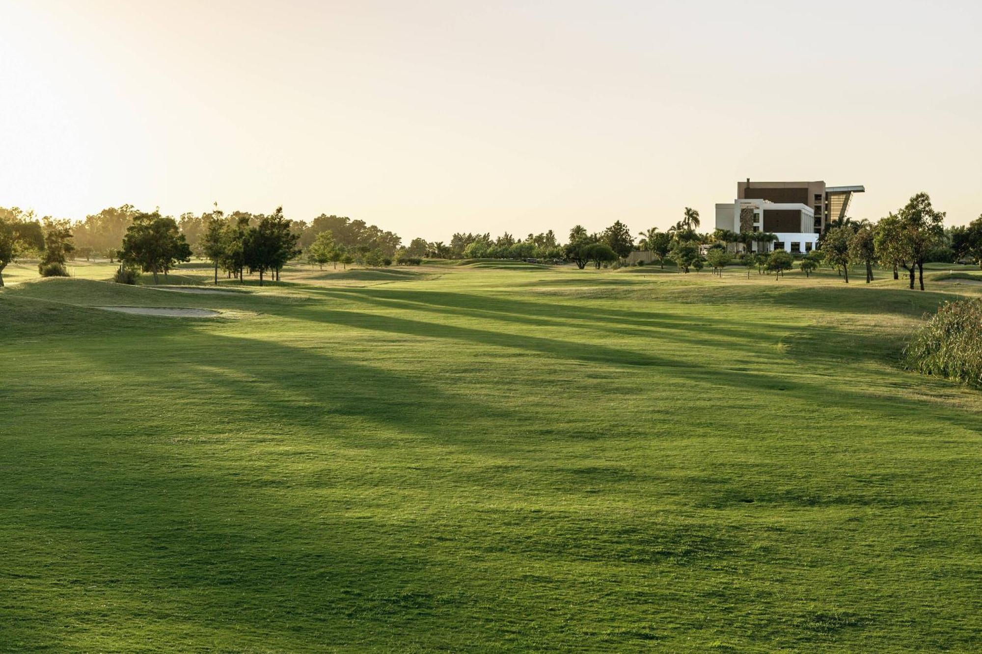 Sheraton Colonia Golf & Spa Resort Colonia del Sacramento Exteriér fotografie A view of the golf course at the University of Texas at San Antonio