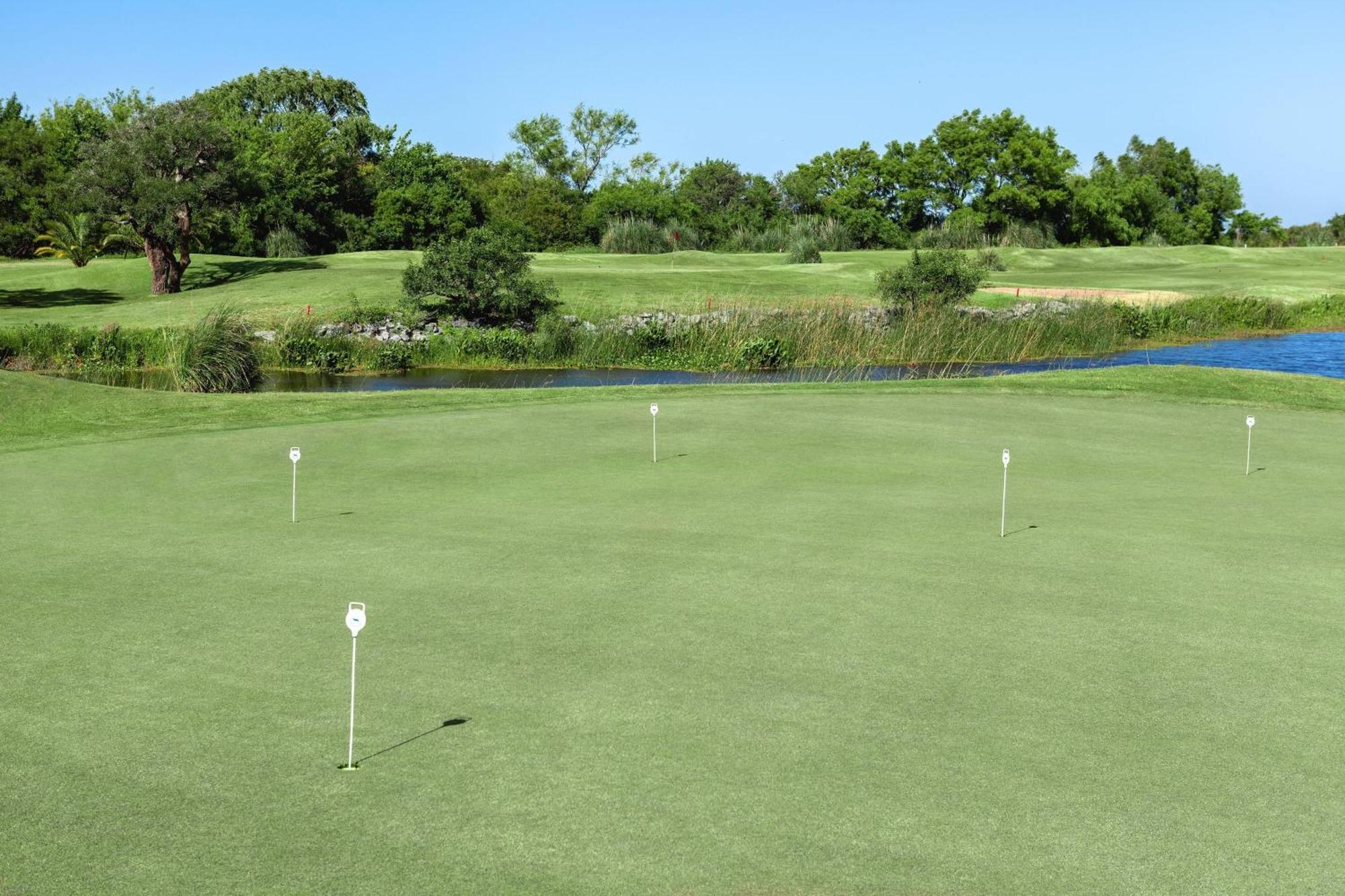 Sheraton Colonia Golf & Spa Resort Colonia del Sacramento Exteriér fotografie The 18th green at the 2007 PGA Championship