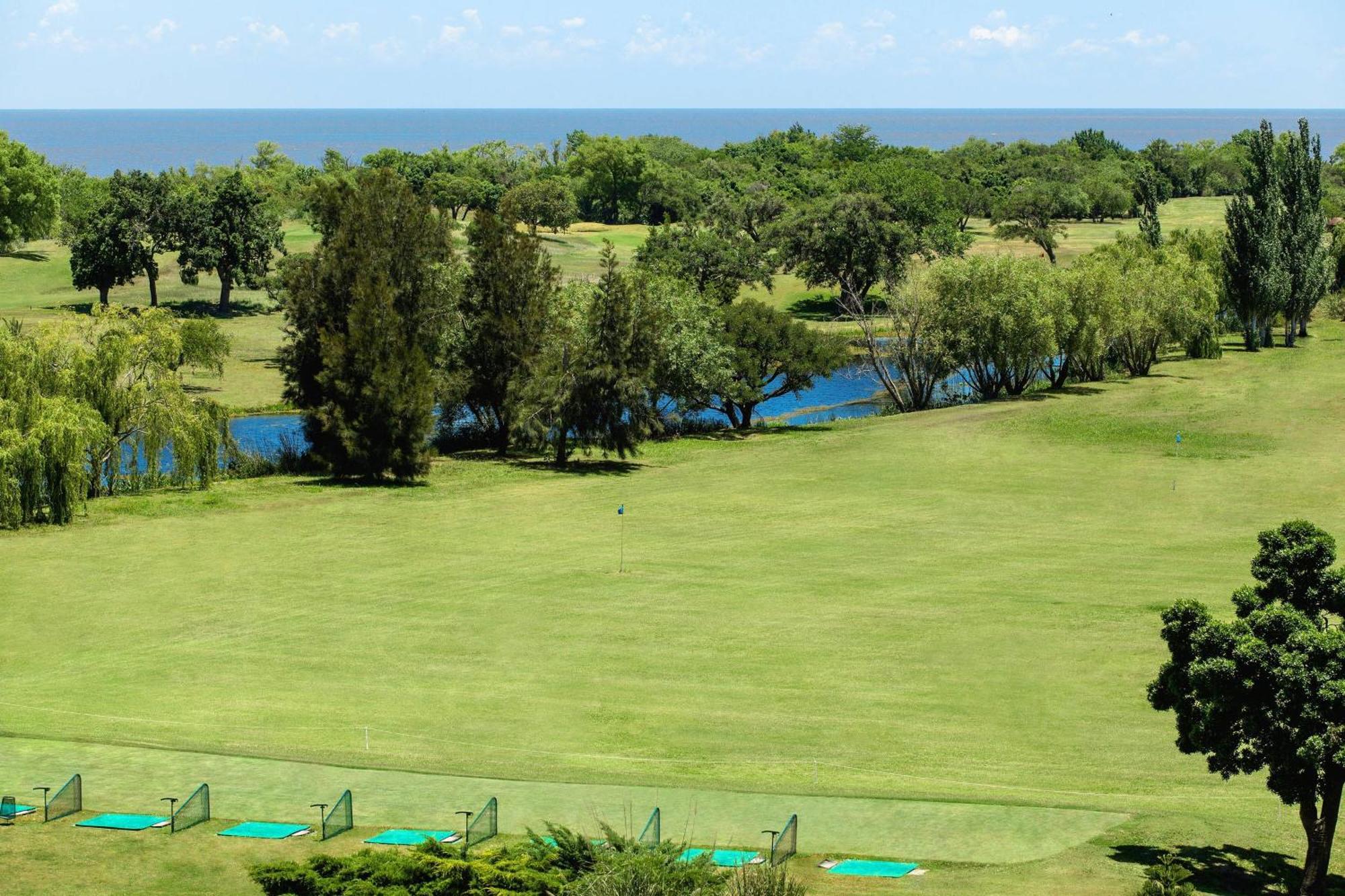 Sheraton Colonia Golf & Spa Resort Colonia del Sacramento Exteriér fotografie View of the golf course
