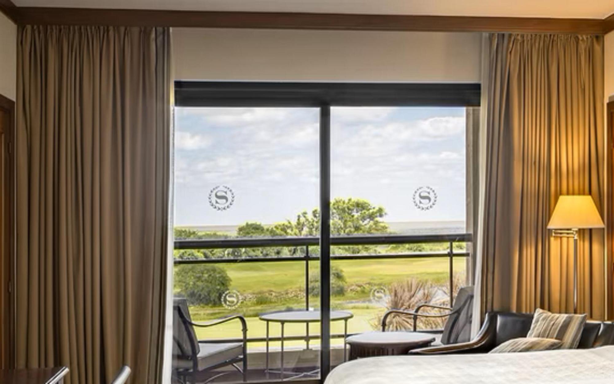 Sheraton Colonia Golf & Spa Resort Colonia del Sacramento Exteriér fotografie A sliding window