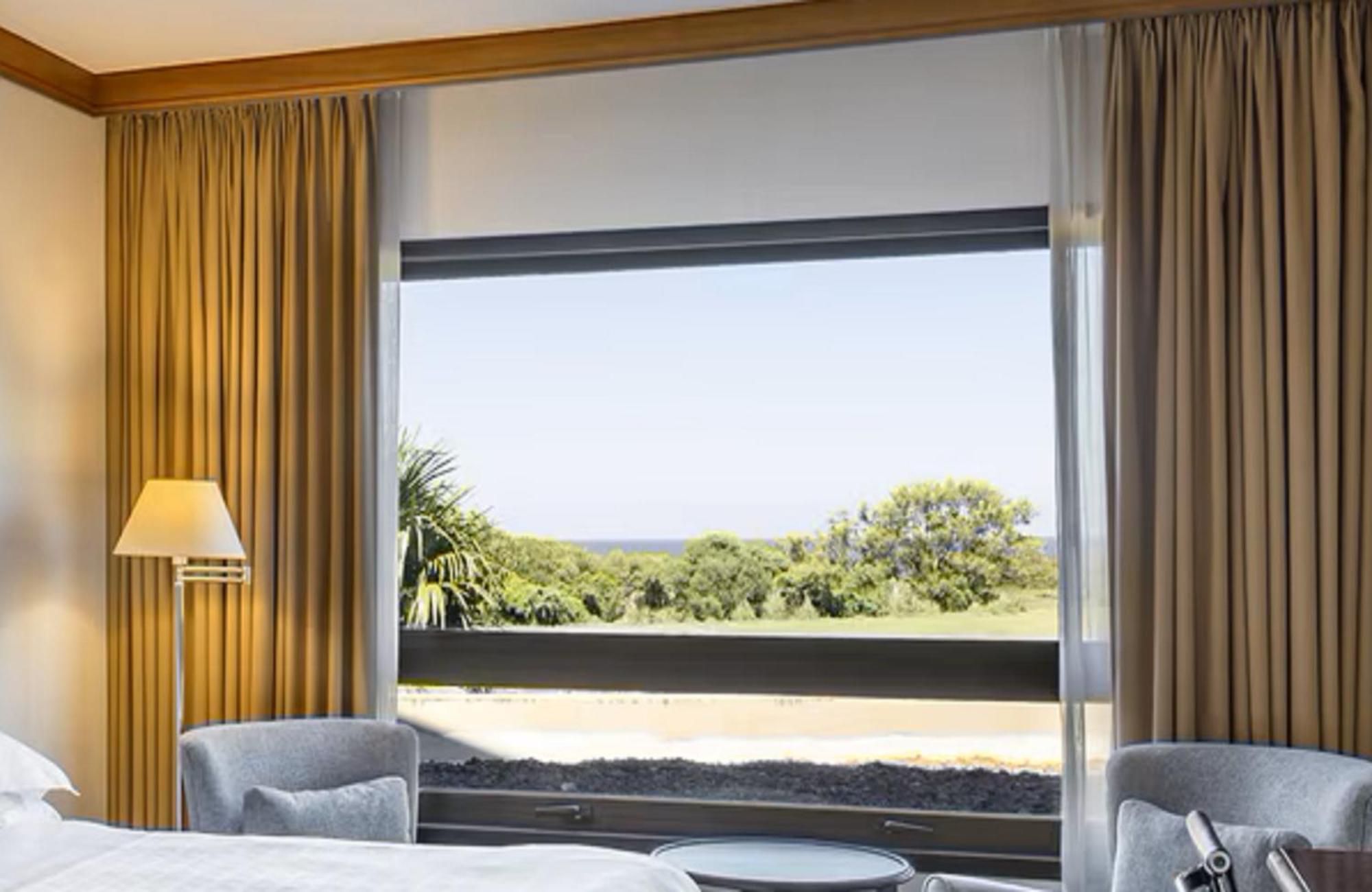 Sheraton Colonia Golf & Spa Resort Colonia del Sacramento Exteriér fotografie A window with a roller blind
