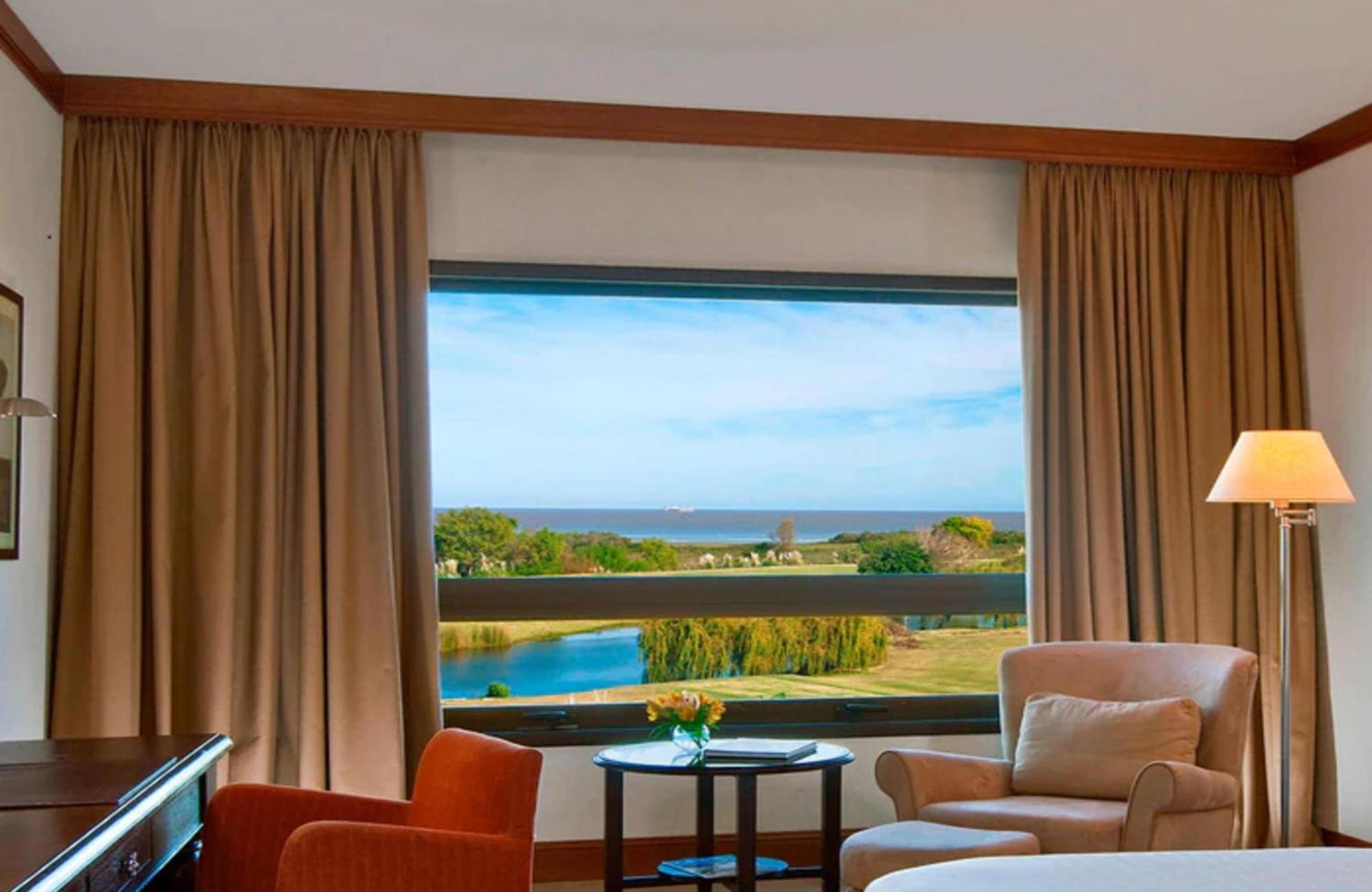 Sheraton Colonia Golf & Spa Resort Colonia del Sacramento Exteriér fotografie A room at the Sheraton Vistana Resort