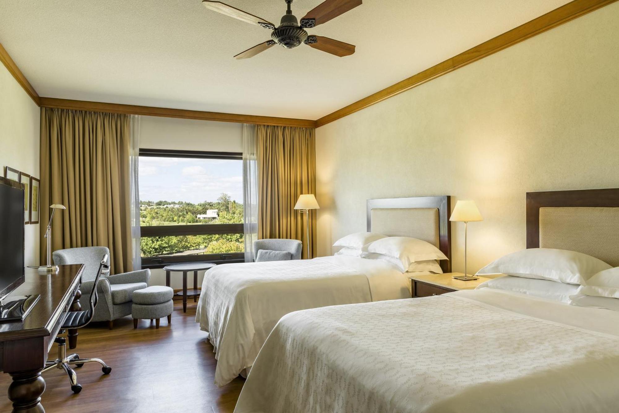 Sheraton Colonia Golf & Spa Resort Colonia del Sacramento Exteriér fotografie A guest room at the Hilton San Diego Bayfront