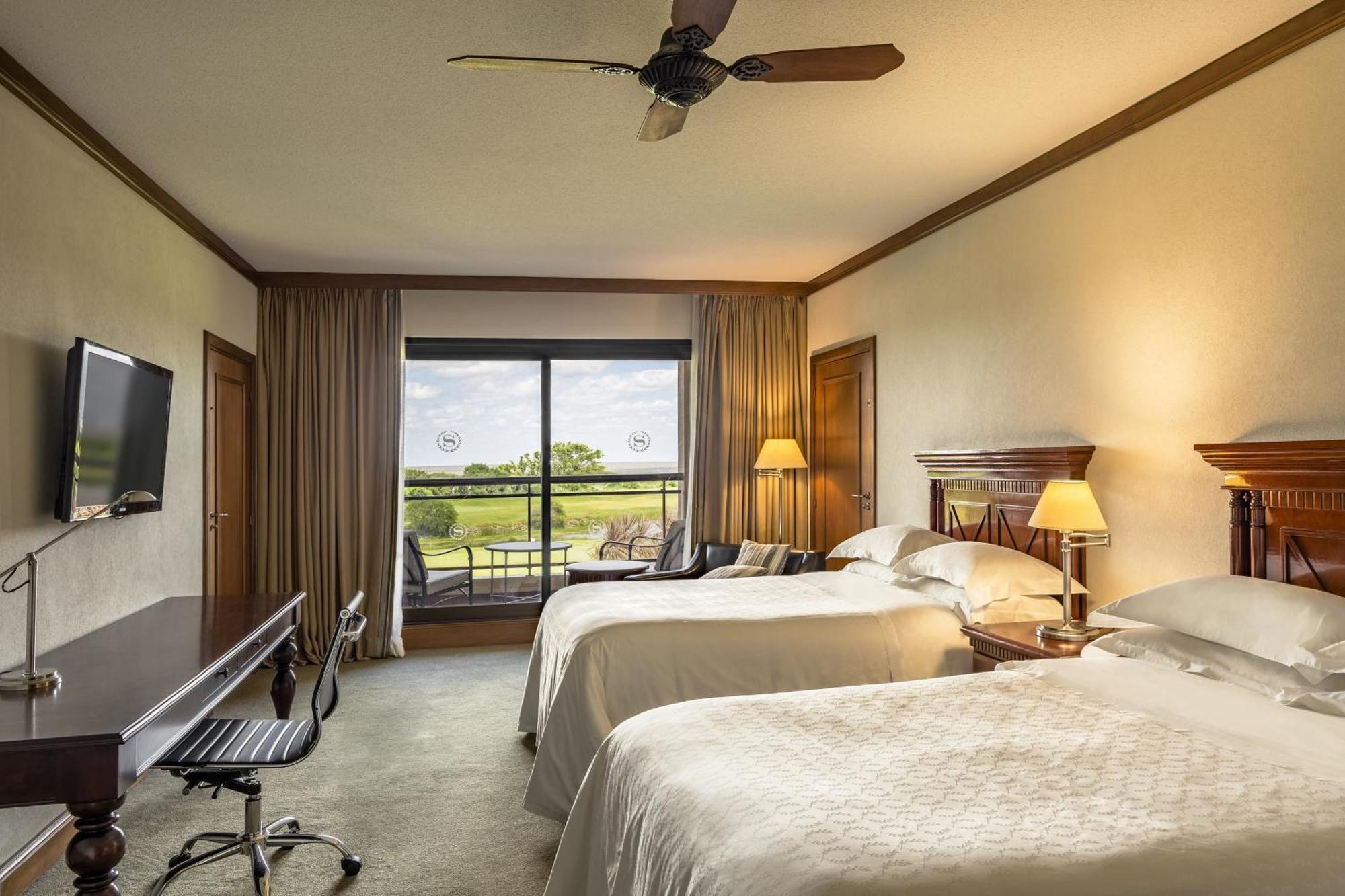 Sheraton Colonia Golf & Spa Resort Colonia del Sacramento Exteriér fotografie A guest room at the Hilton San Diego Bayfront