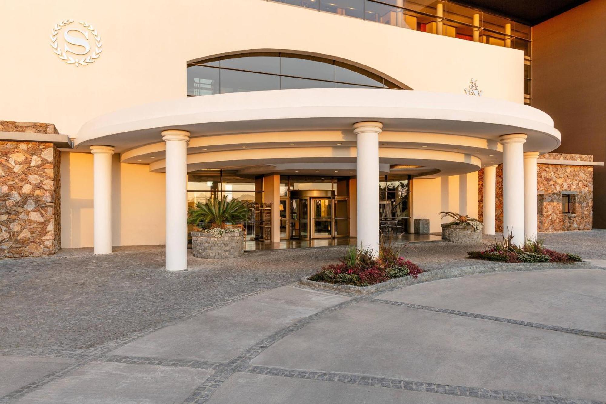 Sheraton Colonia Golf & Spa Resort Colonia del Sacramento Exteriér fotografie Entrance of the hotel