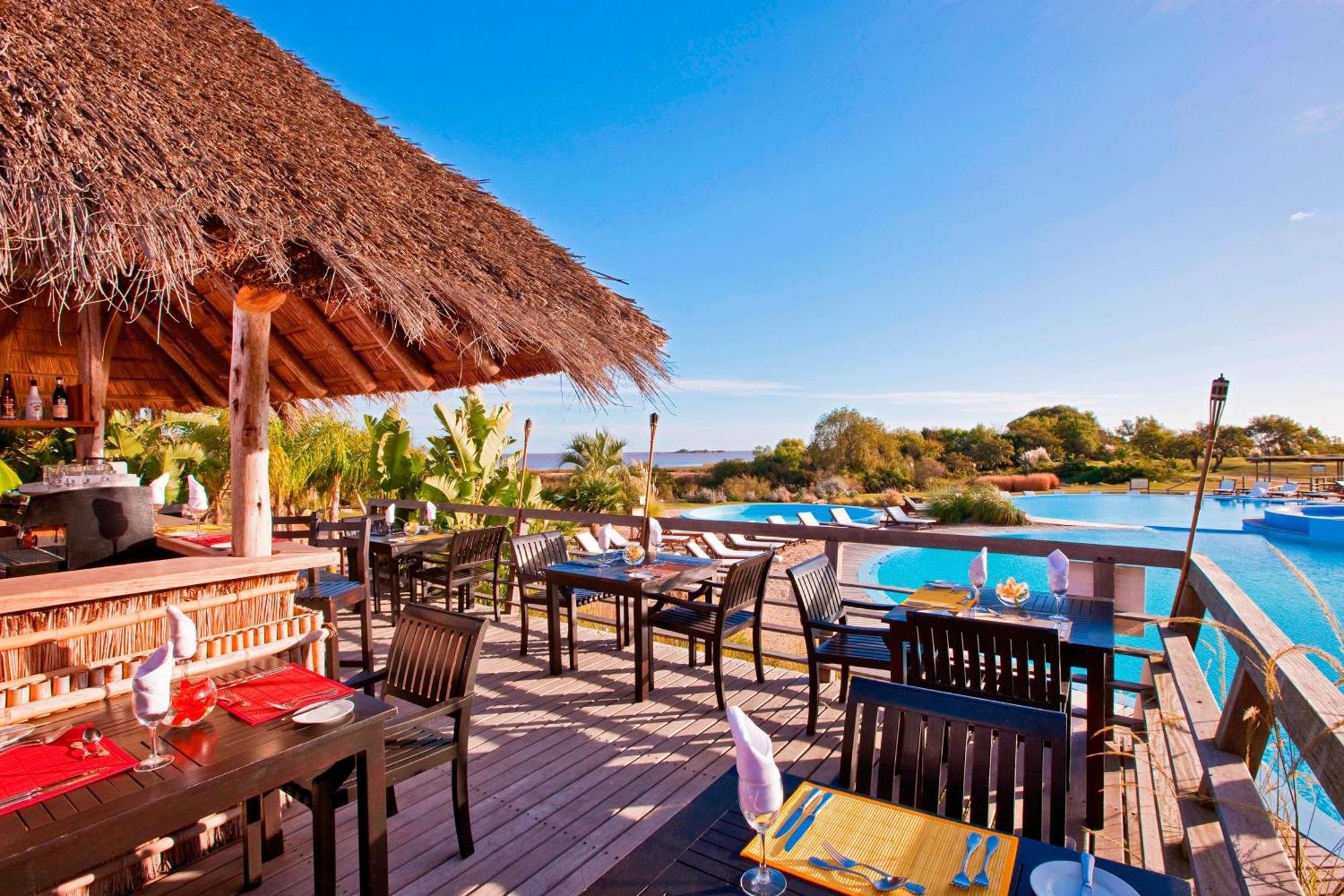 Sheraton Colonia Golf & Spa Resort Colonia del Sacramento Exteriér fotografie The pool at the resort
