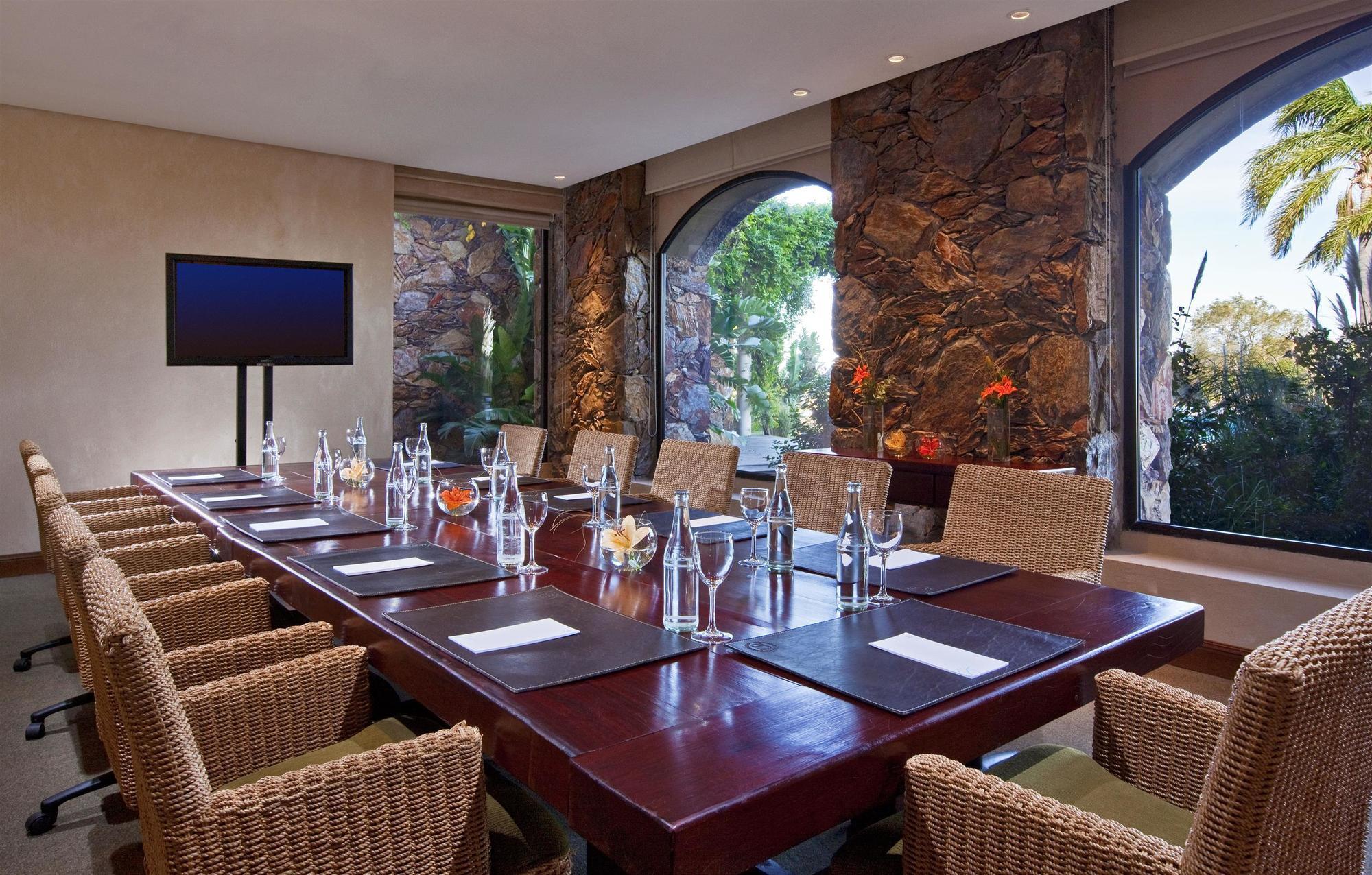Sheraton Colonia Golf & Spa Resort Colonia del Sacramento Exteriér fotografie Meeting room at the Four Seasons Hotel