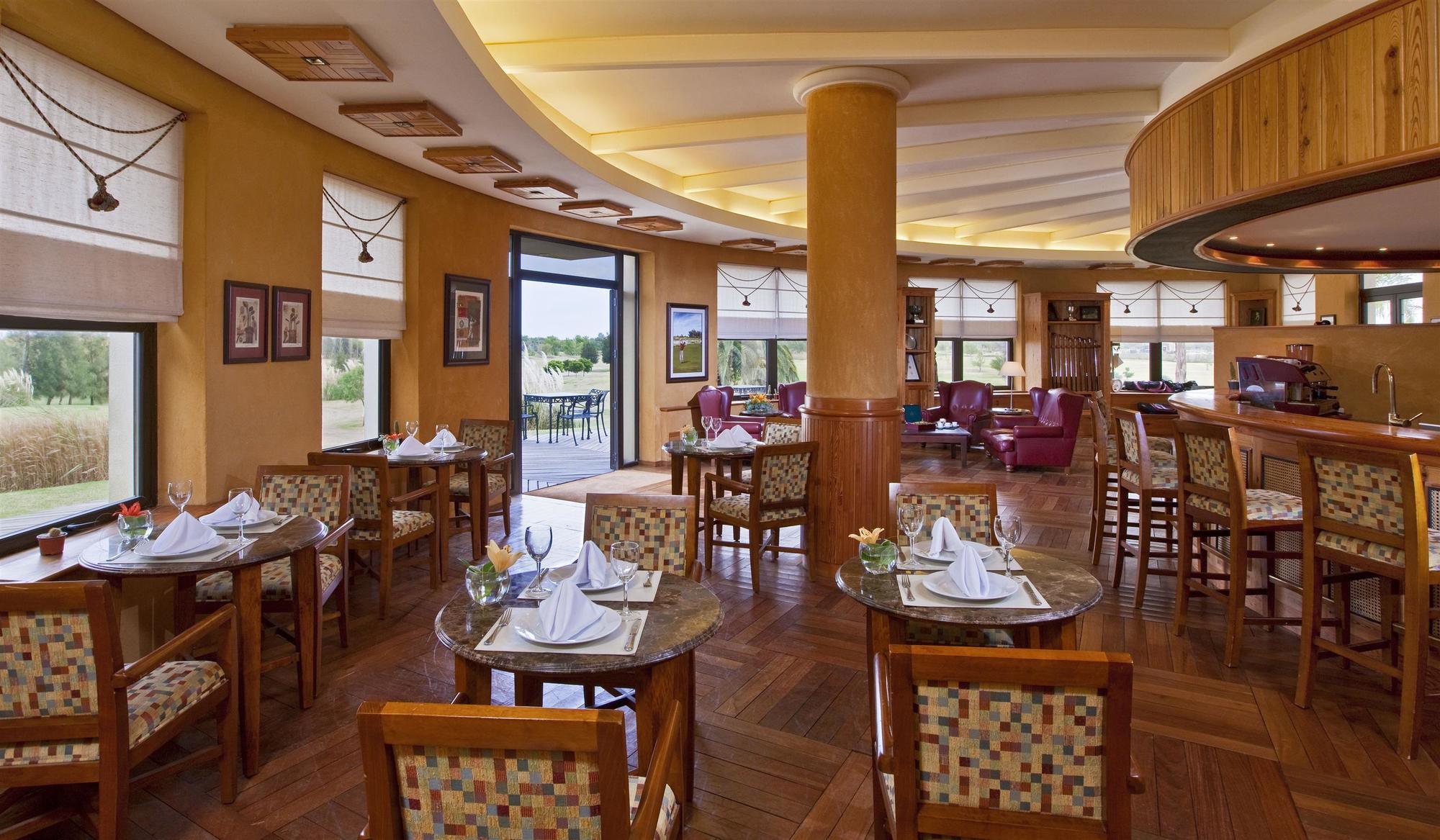 Sheraton Colonia Golf & Spa Resort Colonia del Sacramento Exteriér fotografie Club House